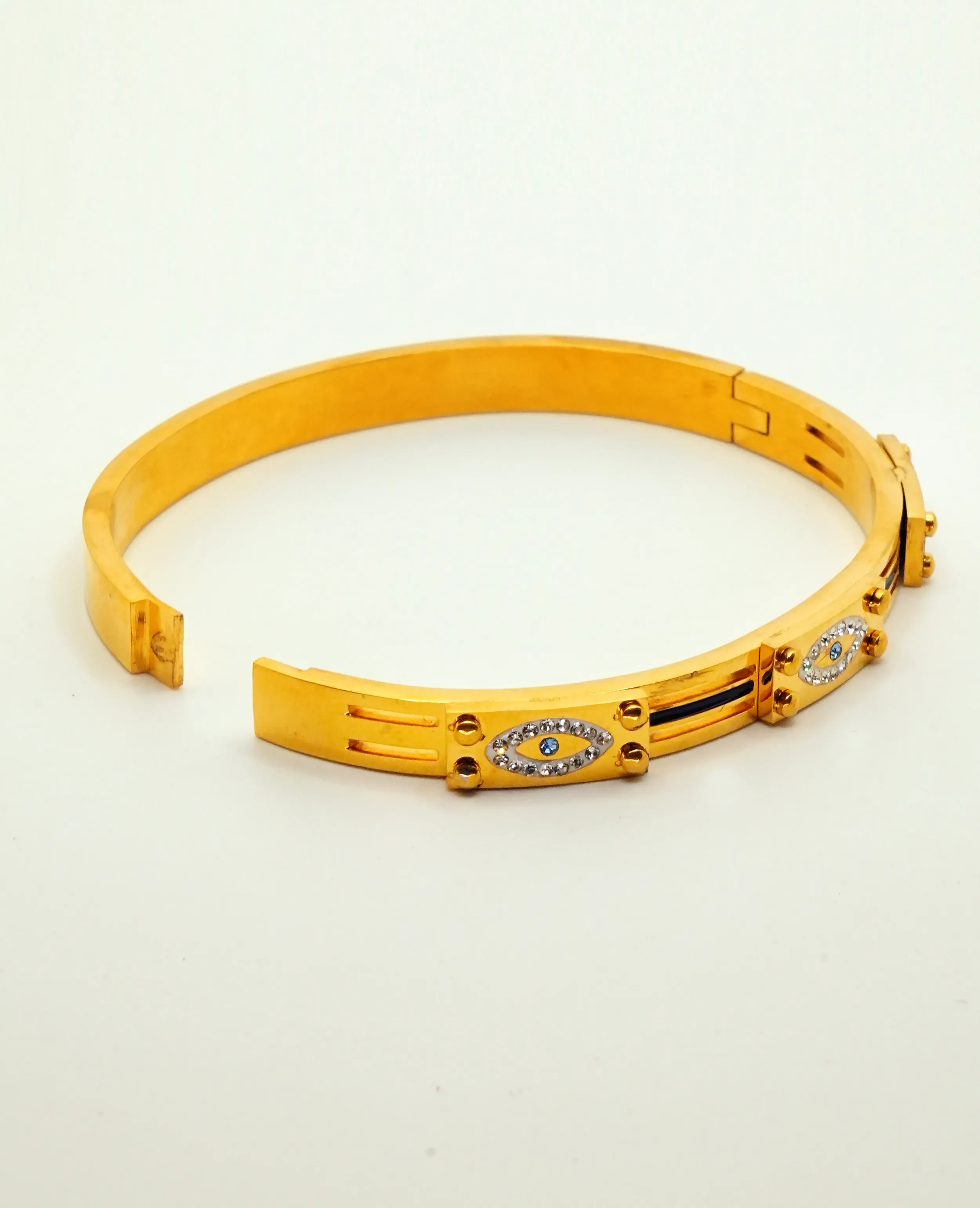 Golden Kada Bracelet: A Timeless Touch of Elegance