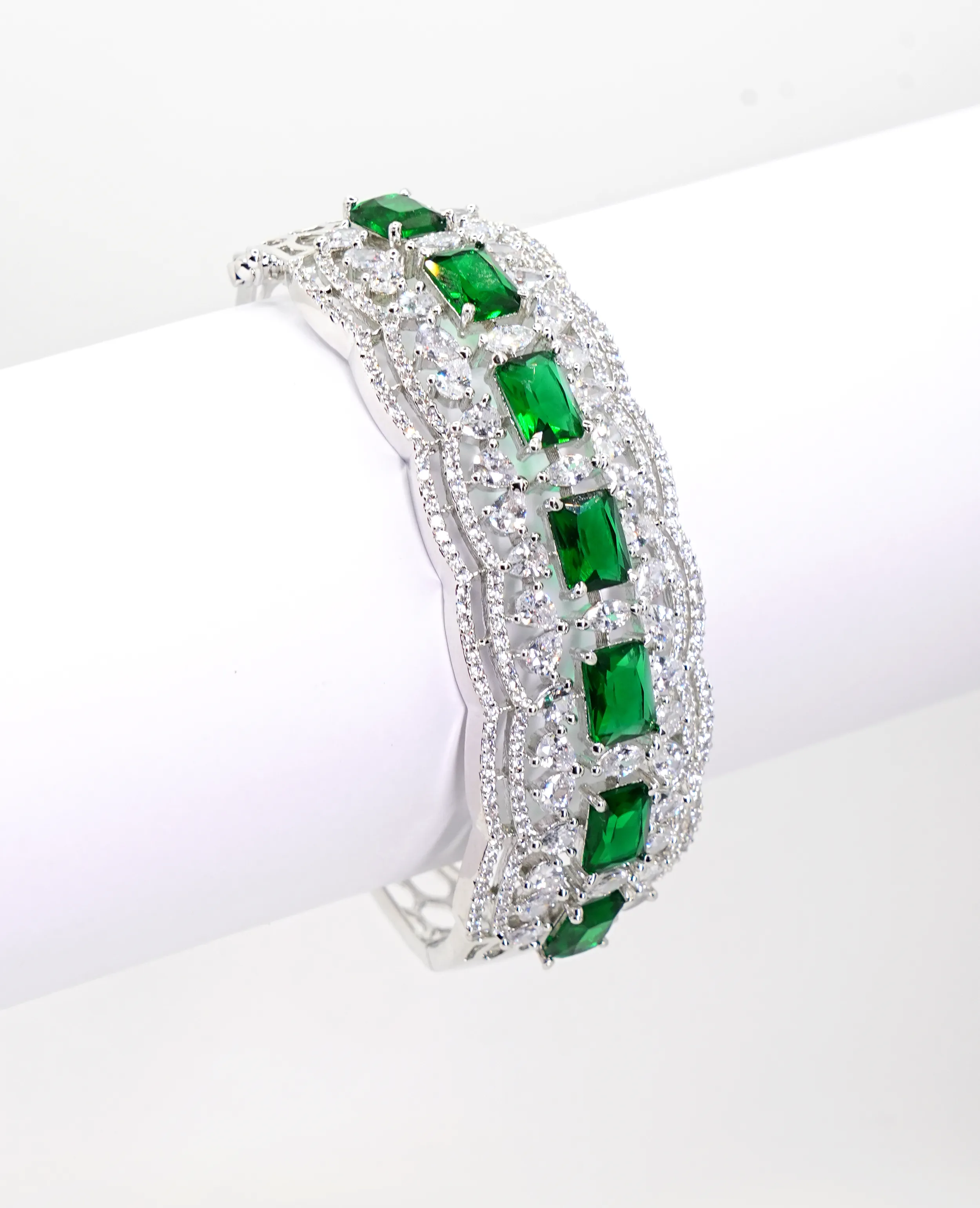 Stunning AD Bracelet with Emerald Semi-Precious Stones - A Touch of Luxe