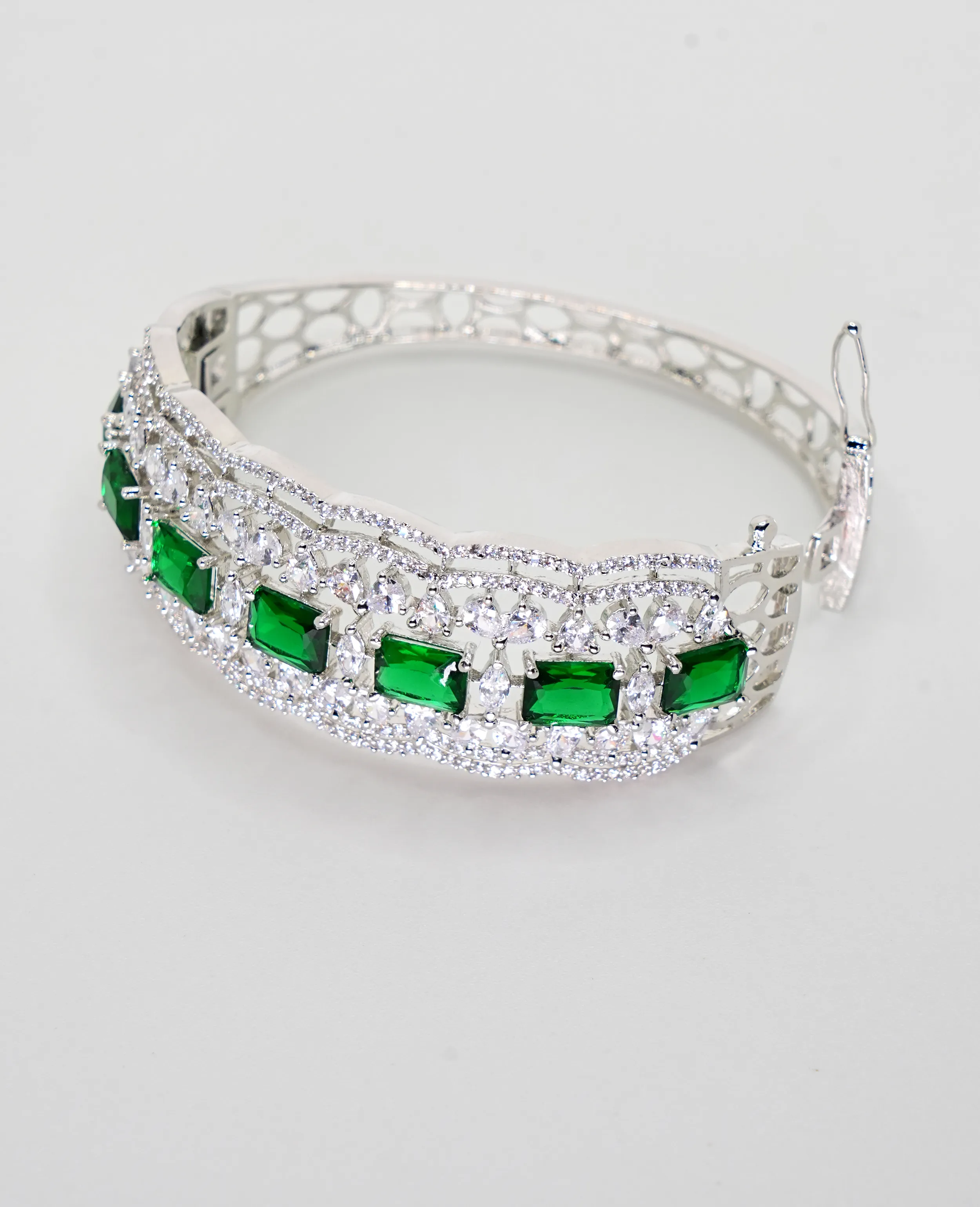 Stunning AD Bracelet with Emerald Semi-Precious Stones - A Touch of Luxe