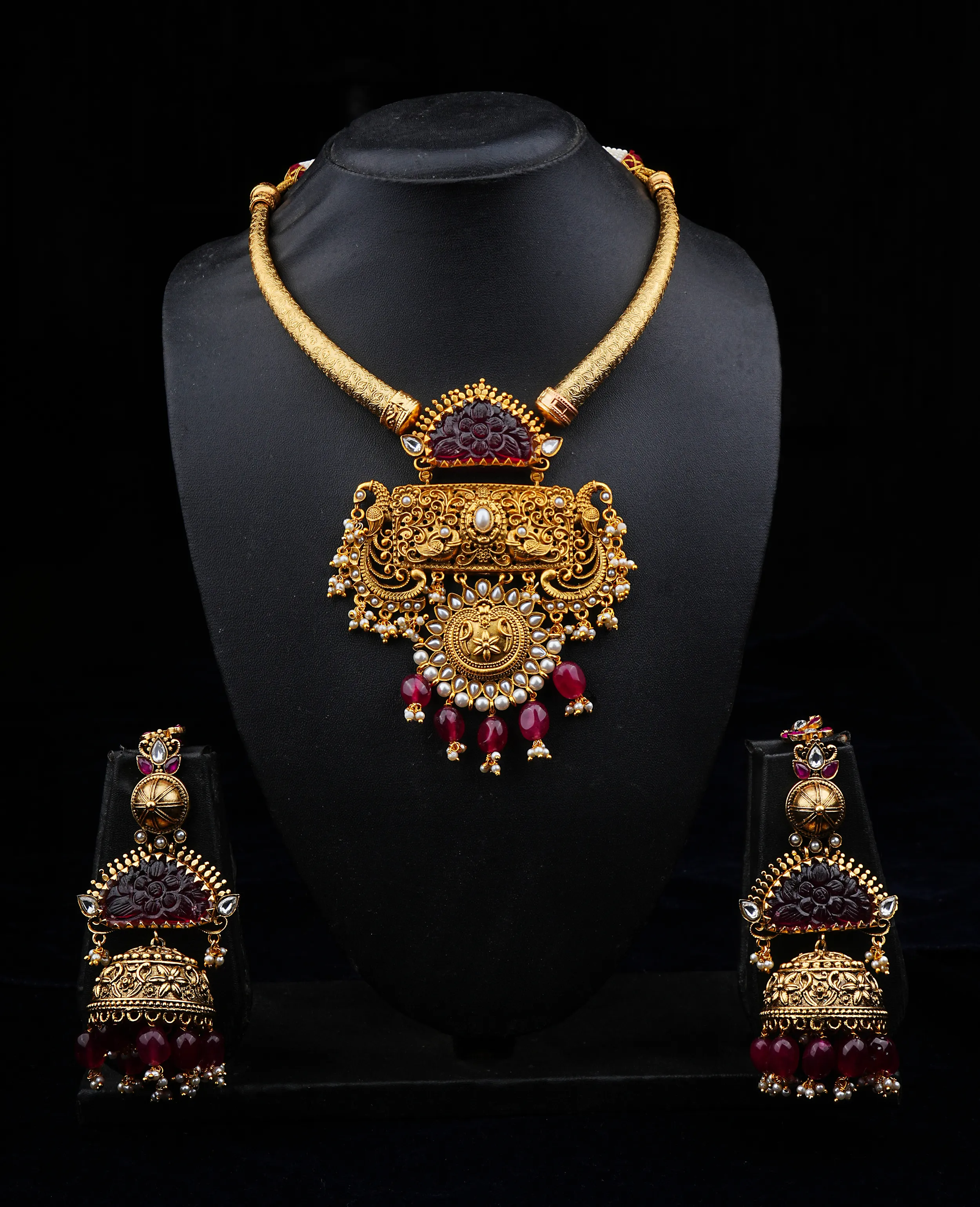 Sinma’s Vintage Hasli Pattern Necklace Set - 18K Gold-Plated Elegance