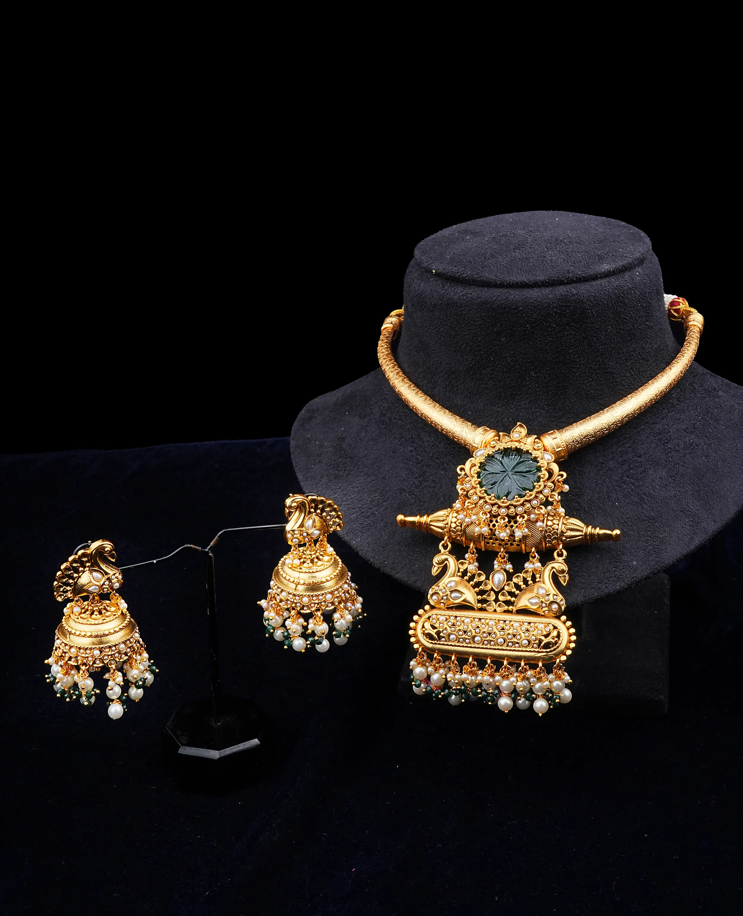 Royal Gram-Plated Hasli Necklace - Iconic Traditional Elegance