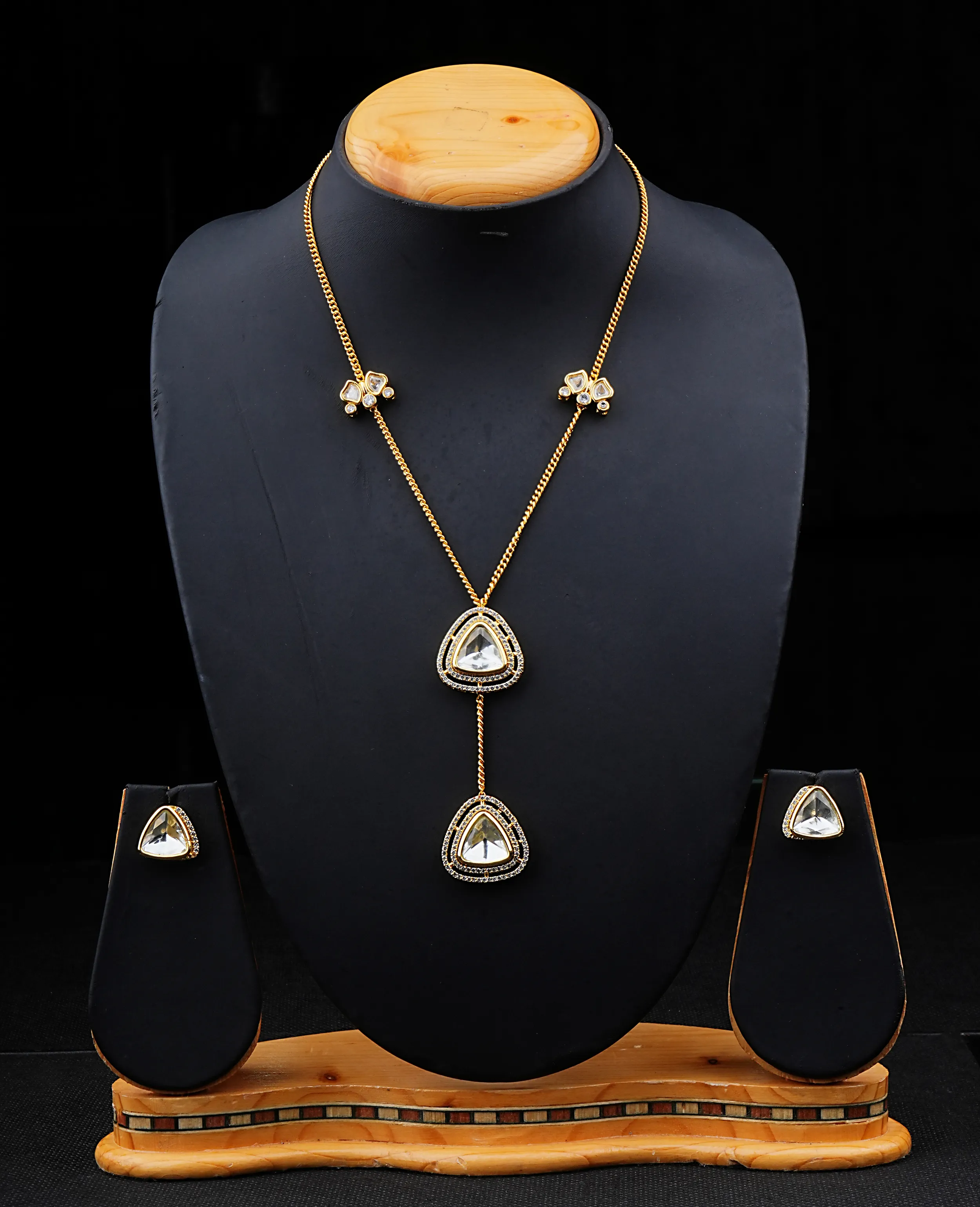 Big Kundan Indo-Western Versatile Necklace Set - Modern Elegance with a Rich Touch