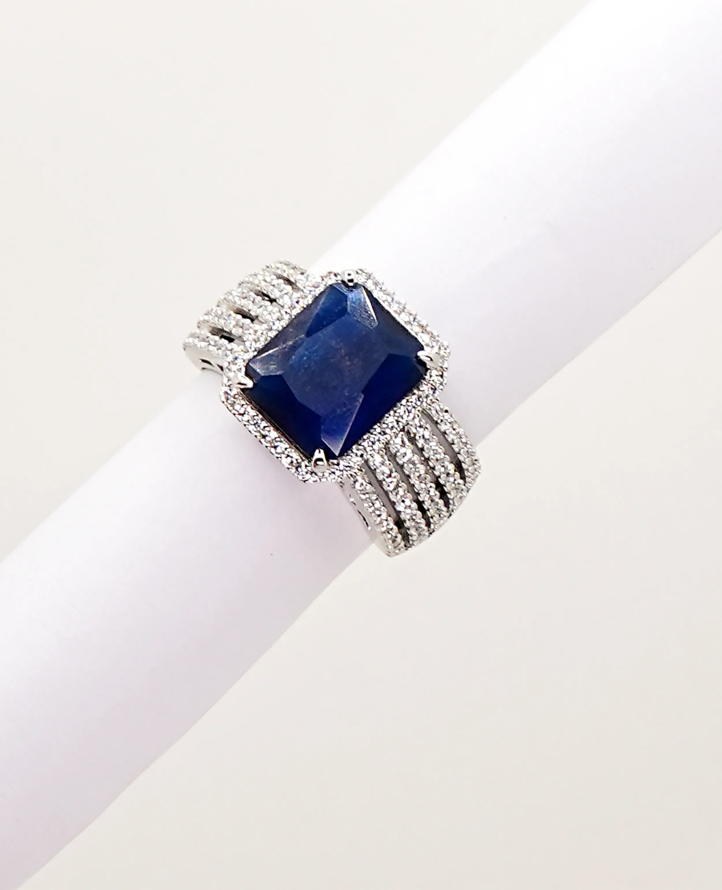 Sophisticated AD Finger Ring - Sapphire Blue Allure