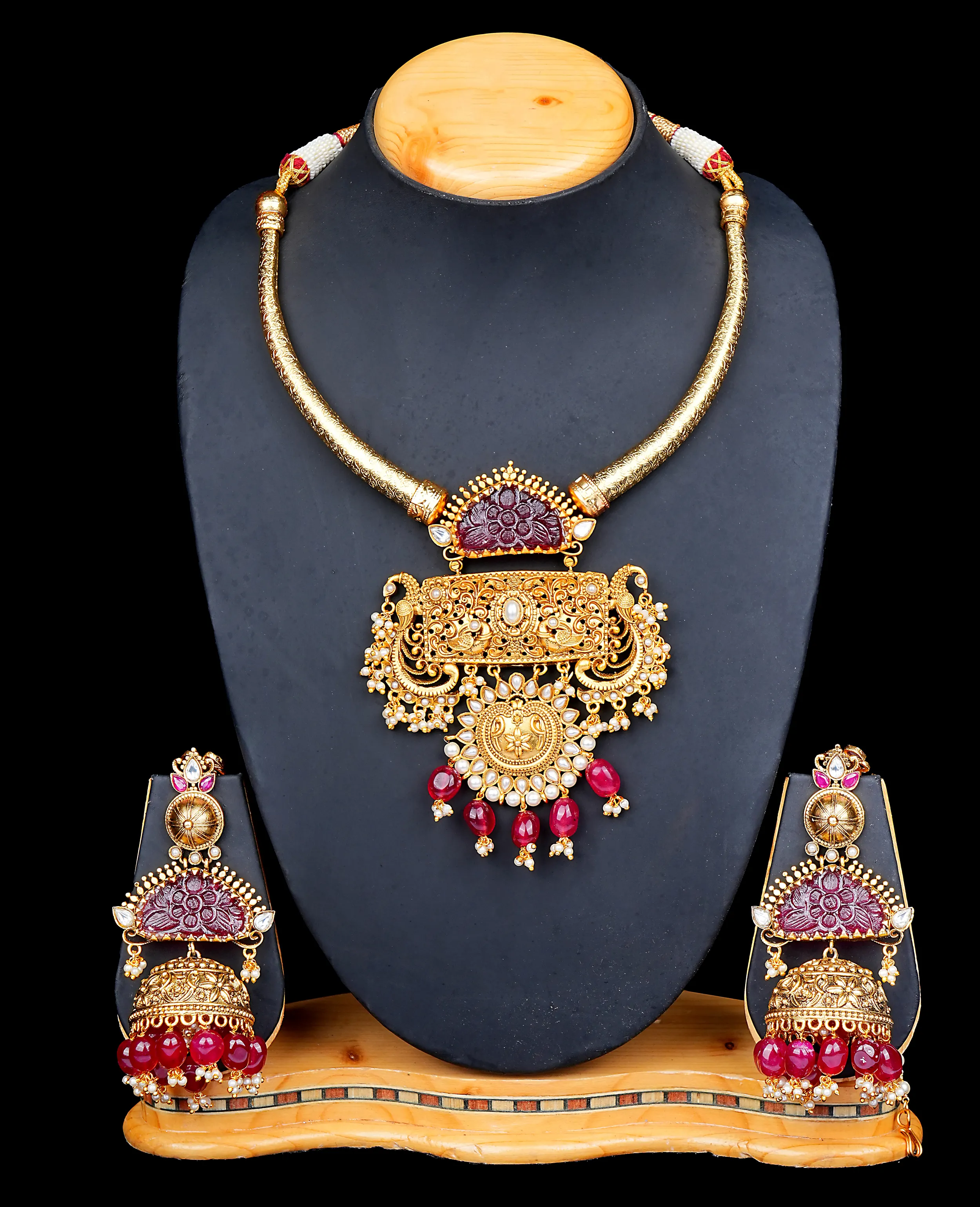 Sinma’s Vintage Hasli Pattern Necklace Set - 18K Gold-Plated Elegance